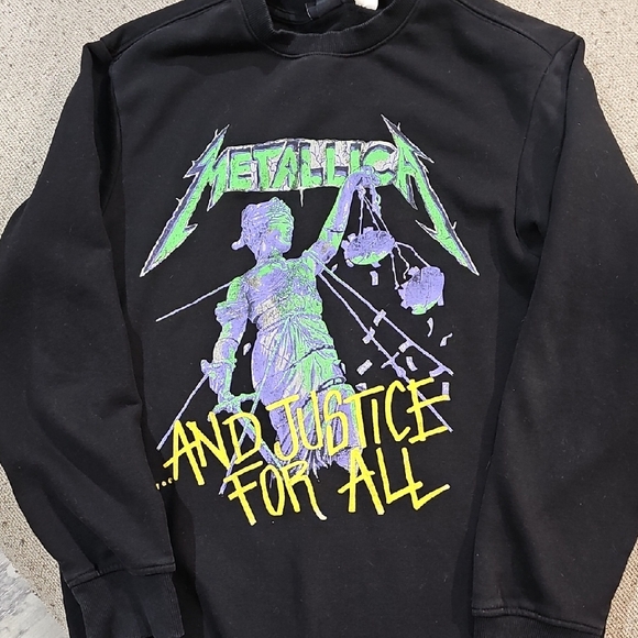 H&M Black Graphic Crew Neck Sweater - Picture 1 of 7